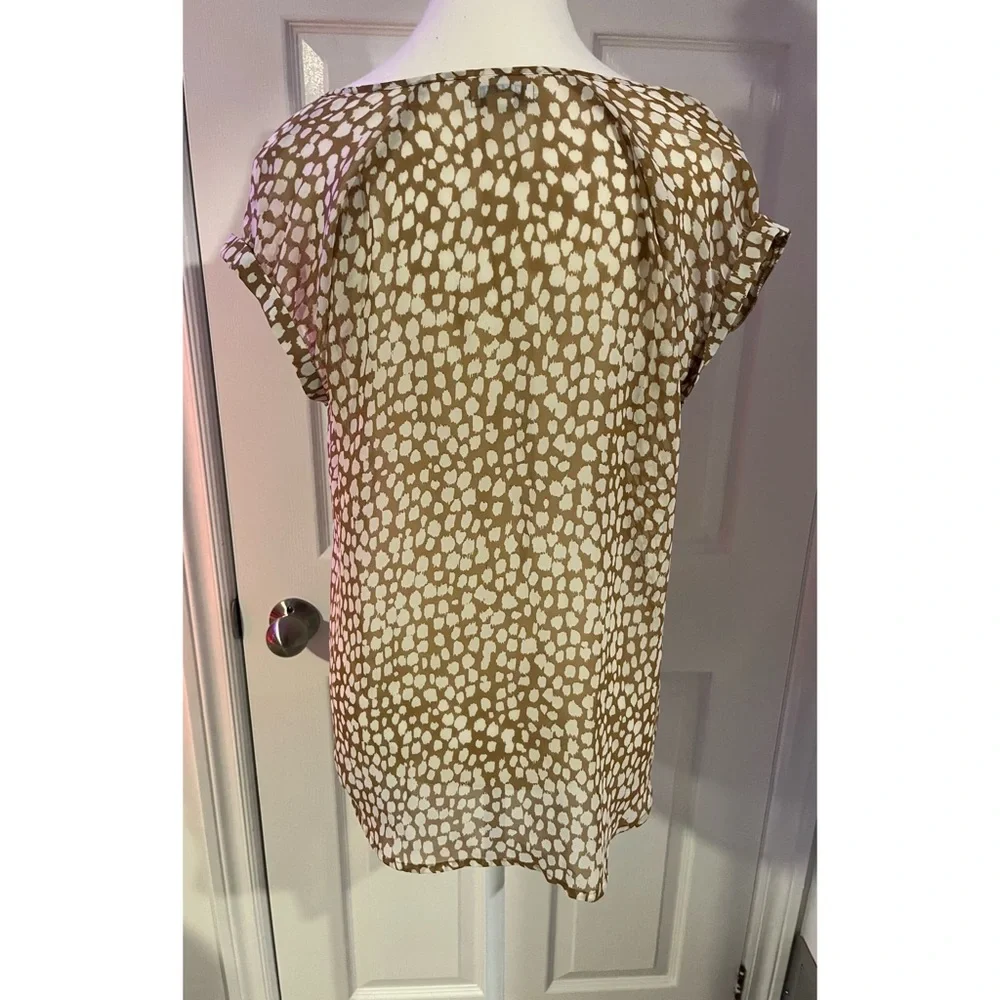 Old Navy Cap Sleeve Button-Down Blouse - Picture 2 of 2